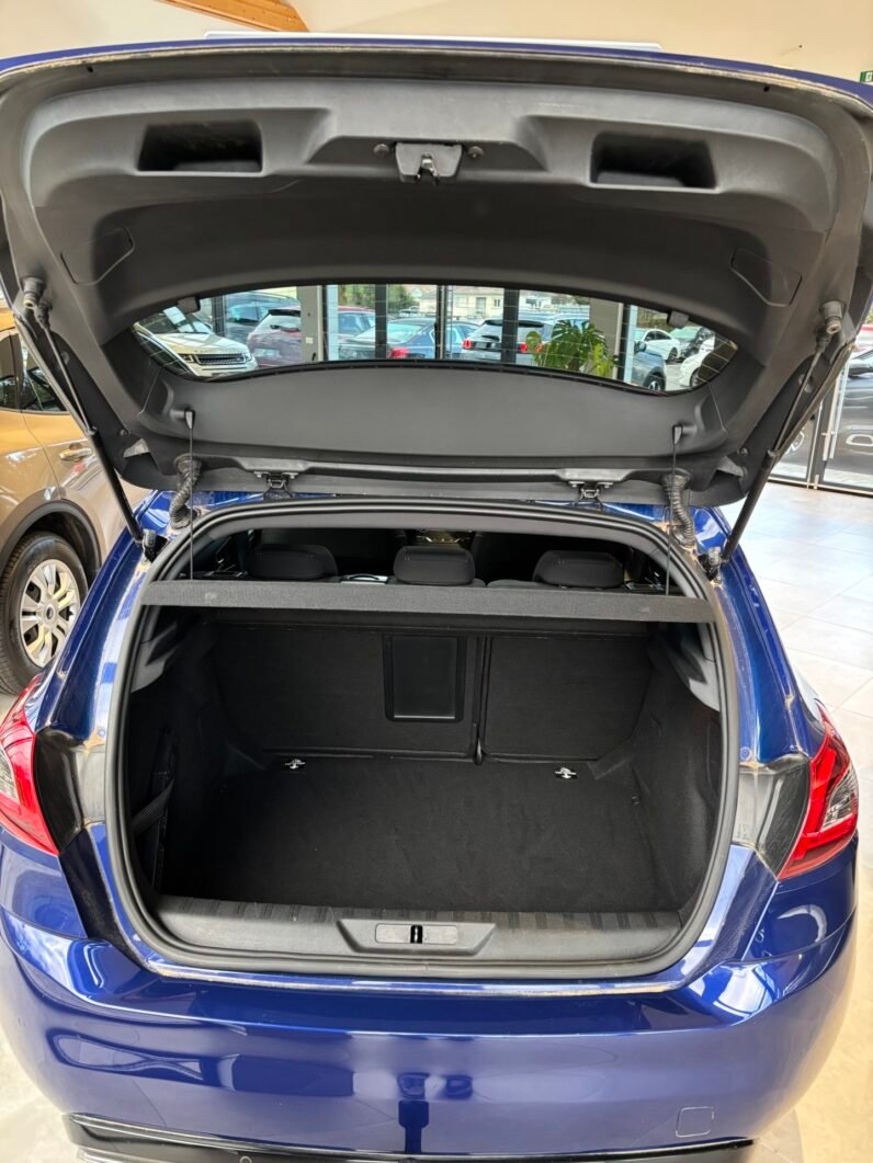 
								308 GT LINE 1,2l thp 130cv eat8 plein									