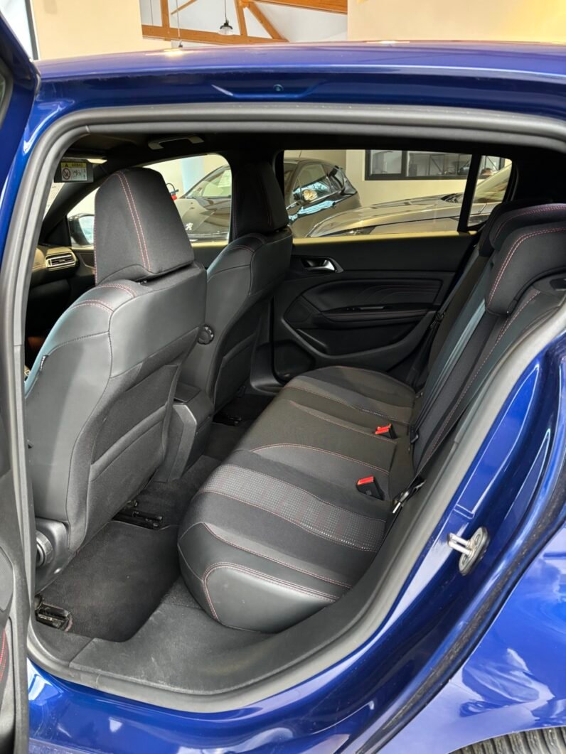 
								308 GT LINE 1,2l thp 130cv eat8 plein									