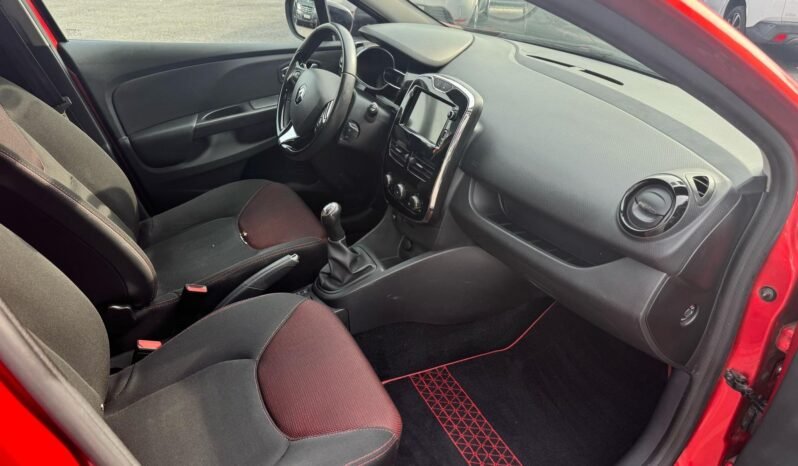 
								Clio IV 0,9 tce 90cv plein									