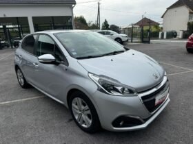 208 1,2l essence 82cv style avec 99800km