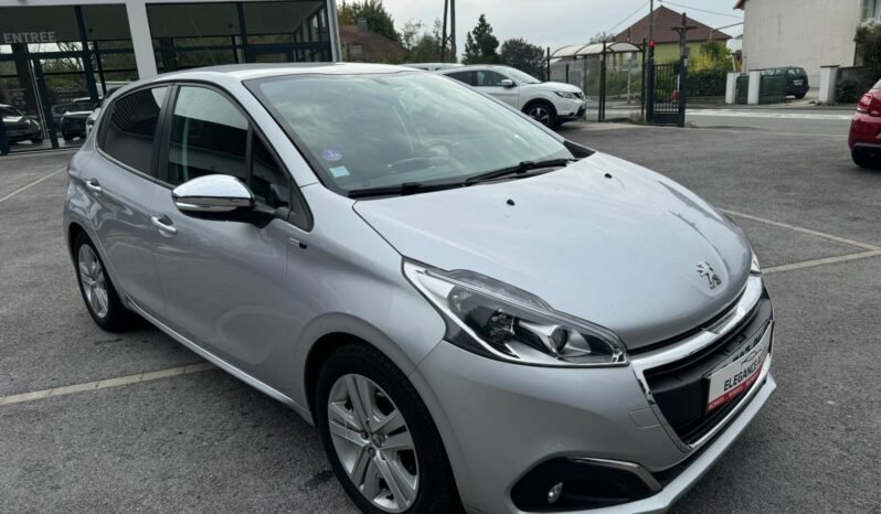 
								208 1,2l essence 82cv style avec 99800km plein									