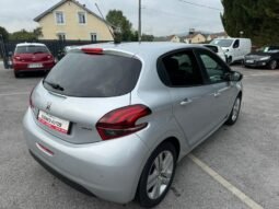 
										208 1,2l essence 82cv style avec 99800km plein									