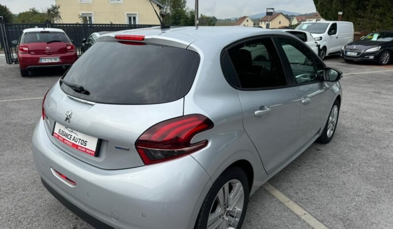 
								208 1,2l essence 82cv style avec 99800km plein									