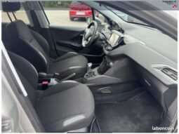 
										208 1,2l essence 82cv style avec 99800km plein									