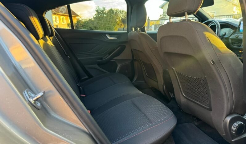 
								Focus 2l tdci 150cv ST Line plein									