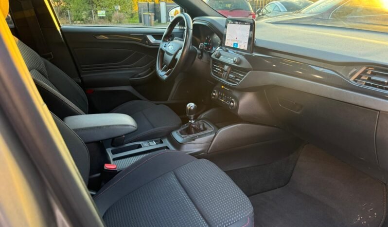 
								Focus 2l tdci 150cv ST Line plein									