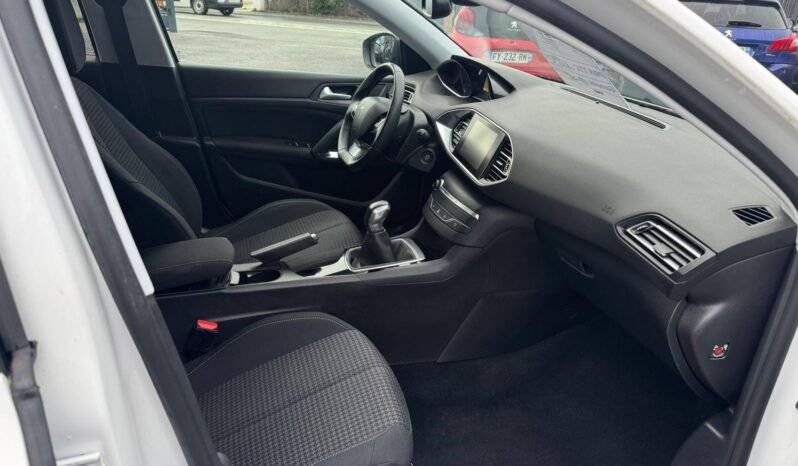 
								308 style 1,2l 110cv de 2017 avec 21000km full									